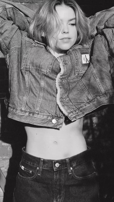 2022-12-22_-_Calvin_Klein_mp40018.jpg