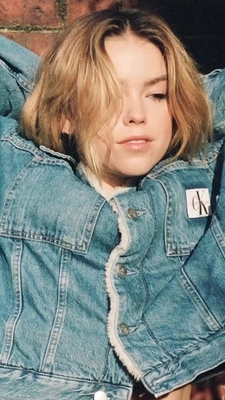 2022-12-22_-_Calvin_Klein_mp40030.jpg